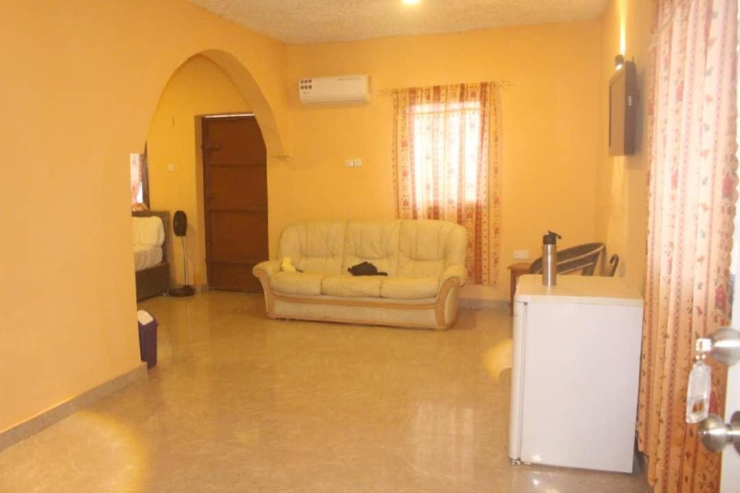 Debora Guest House Freetown Extérieur photo