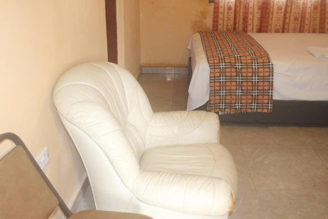 Debora Guest House Freetown Extérieur photo